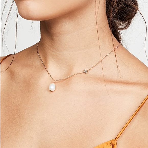 NEW TORY BURCH SHORT PEARL NECKLACE - Picture 3 of 7